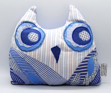 Load image into Gallery viewer, Bubo Owl cushion