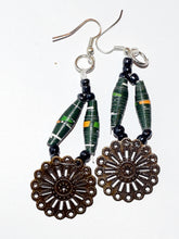 Load image into Gallery viewer, Earrings, Paper bead, Wheel